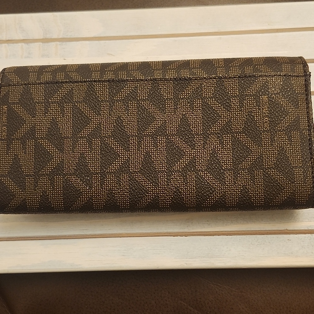 Michael Kors Callie Signature Dark Brown MK Logo Wallet with Gold Plate - Picture 4 of 6